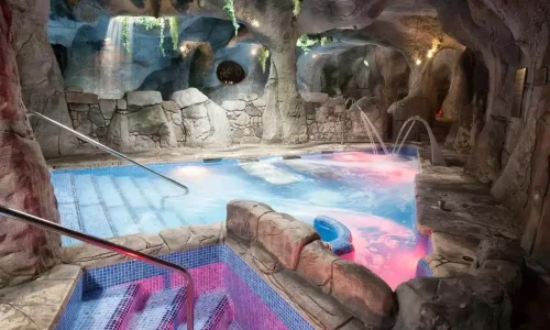 Piscina principal del del Hotel & Spa María Manuela