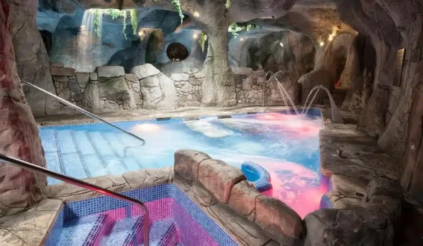 Piscina principal del del Hotel & Spa María Manuela