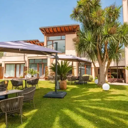 Terraza y zonas comunes del Hotel Indiana Boutique