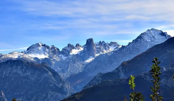Impresionantes vistas a los Picos de Europa desde el Pico Cabeza Ubena
