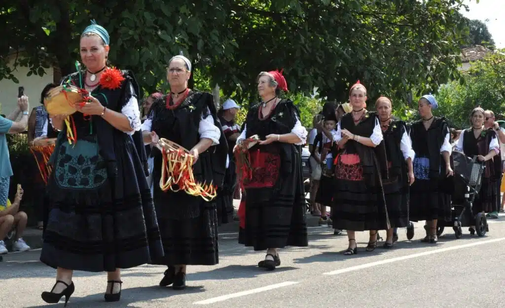 Fiesta de las Bruxas y San Roque en Barro 2026